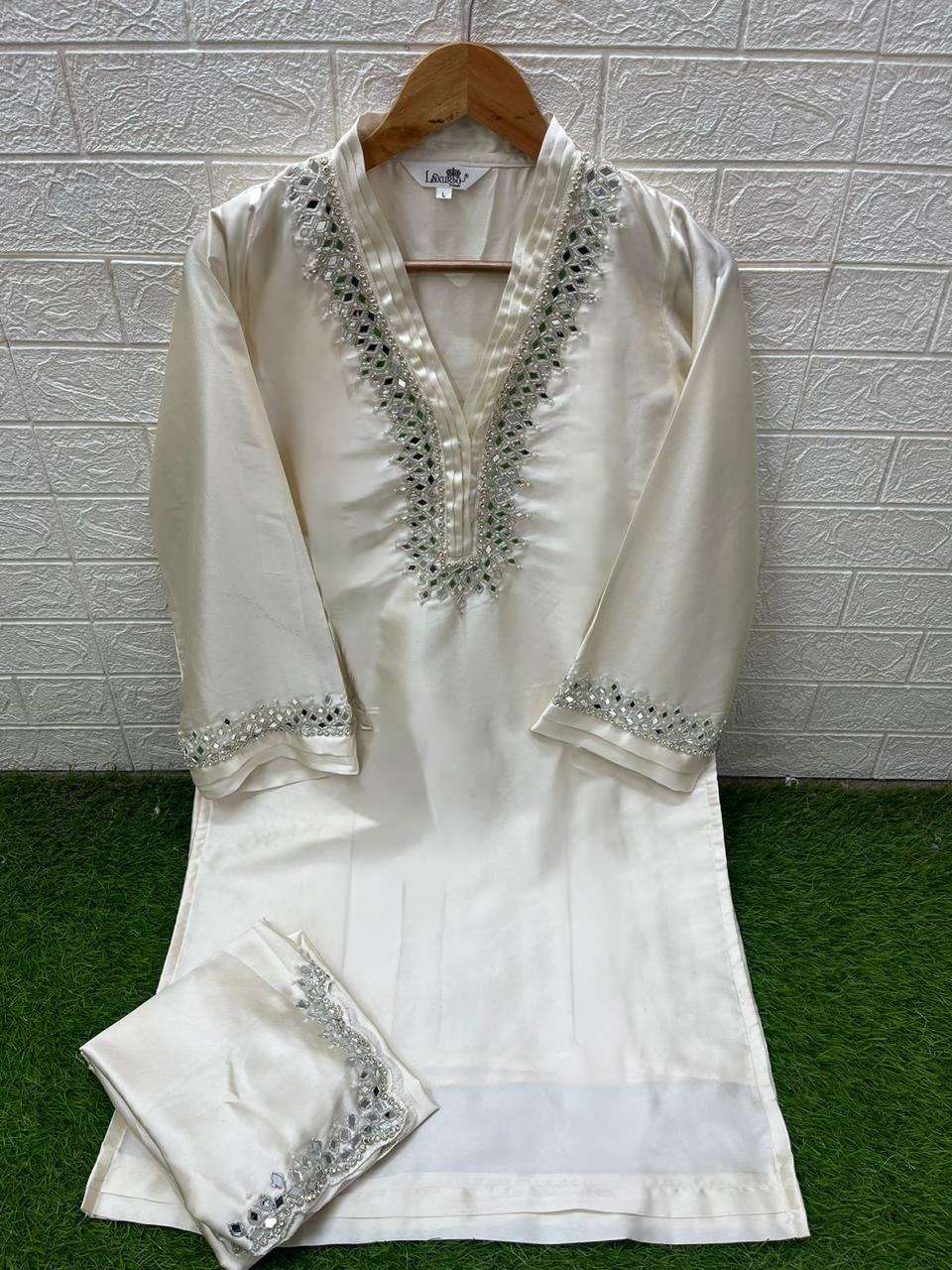 Laxuria Trendz 1596