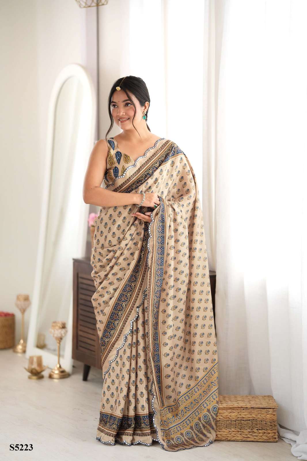 MAHOTSAV RAHA Chinon Printed Premium Sarees