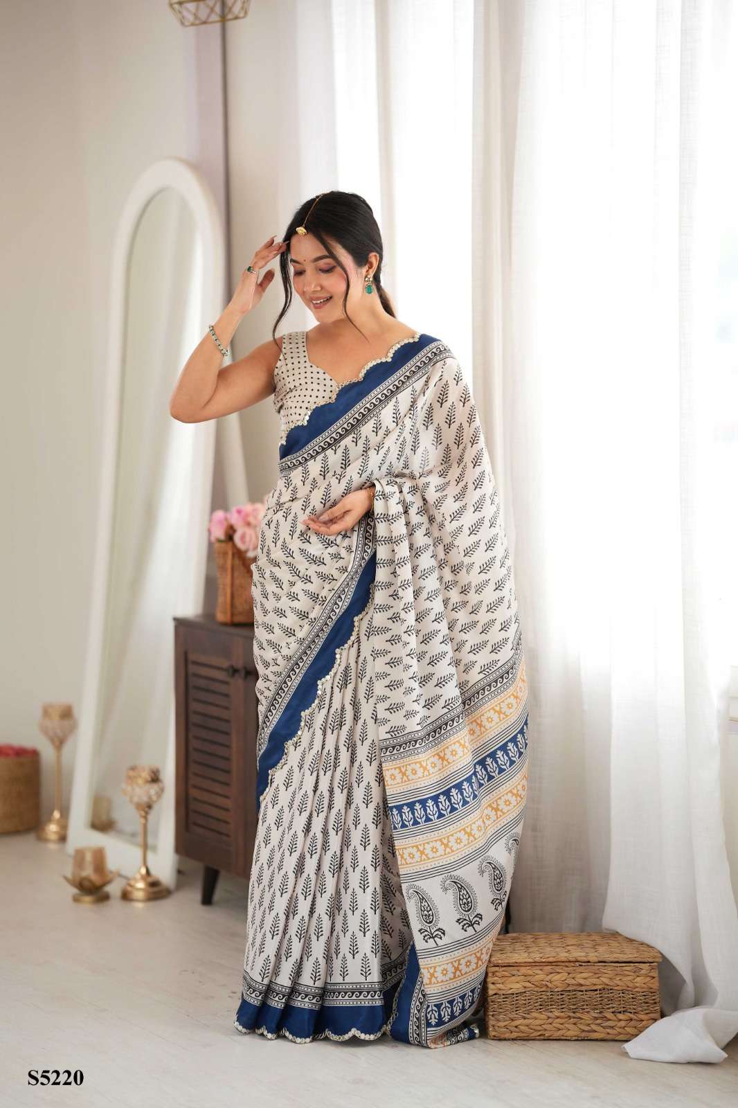 MAHOTSAV RAHA Chinon Printed Premium Sarees