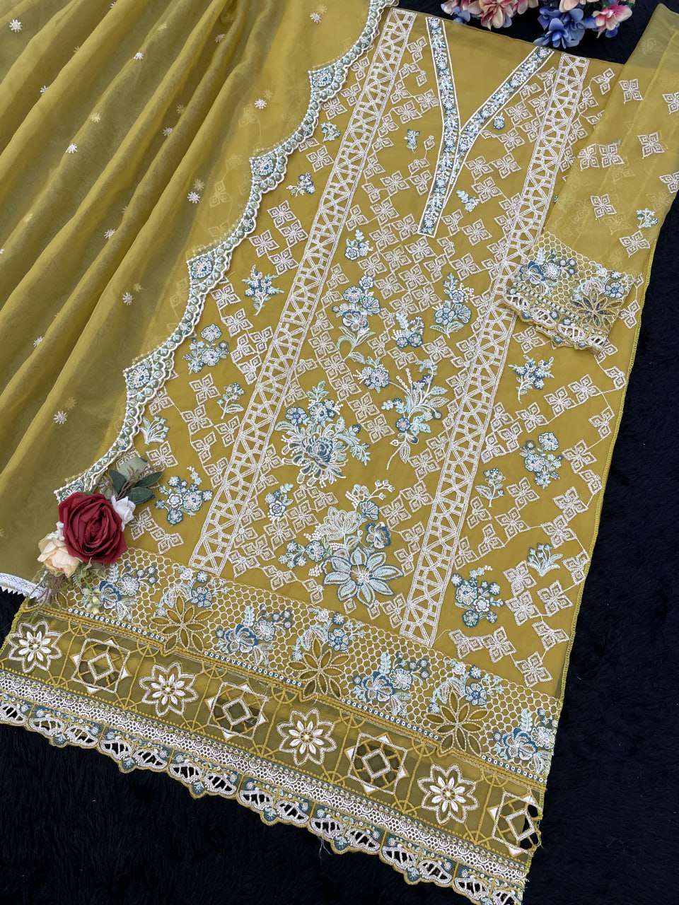 MARYAM'S -190 Heavy Organza Embroidery Semi Stitched Pakistani Suit