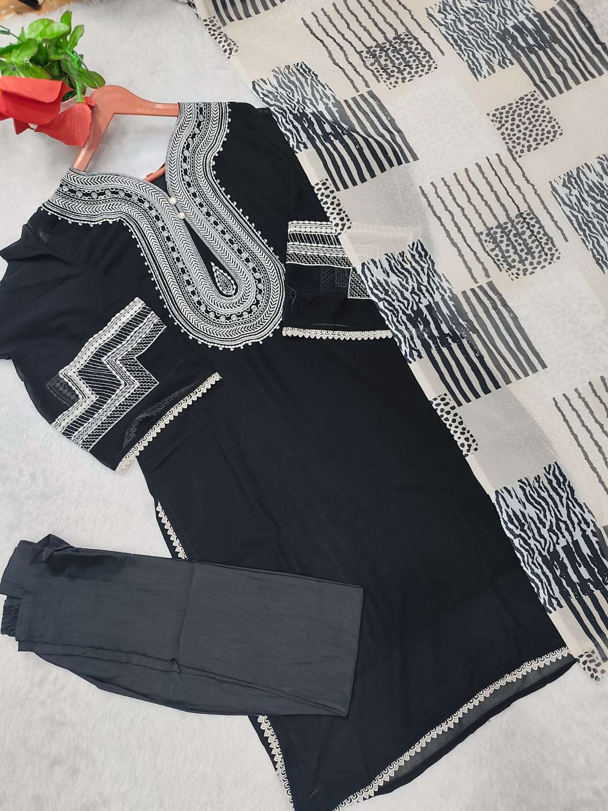 Maryam’s - 198 Georgette Pakistani Suit Set - Amrah Wholesale