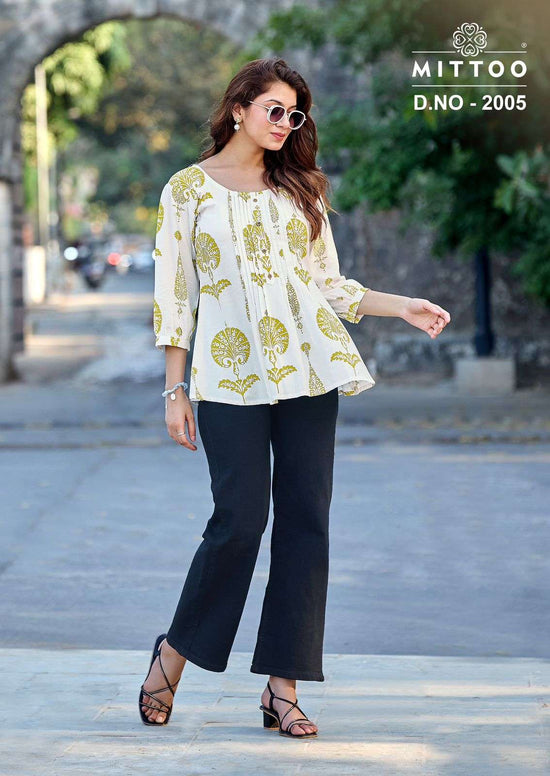 Mittoo Crispy Rayon Printed Western Tops