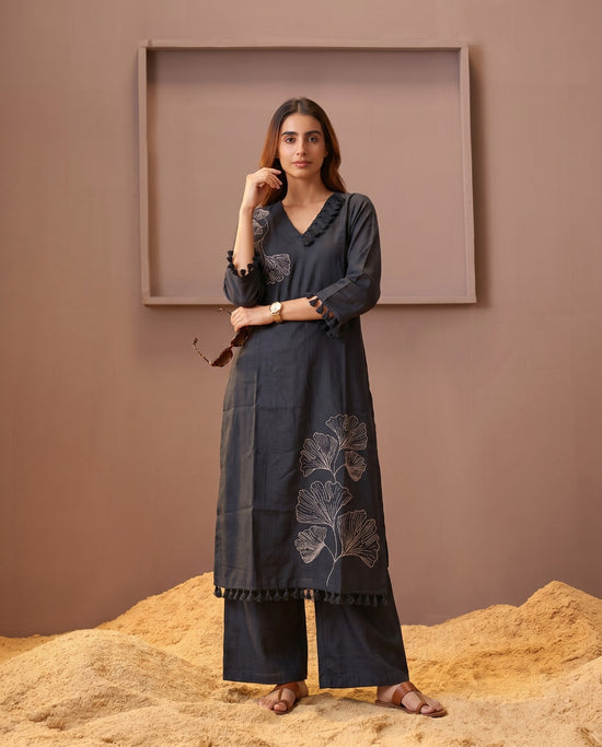 Naisha K 1026 Vertican Thread Work Kurti Pant Set