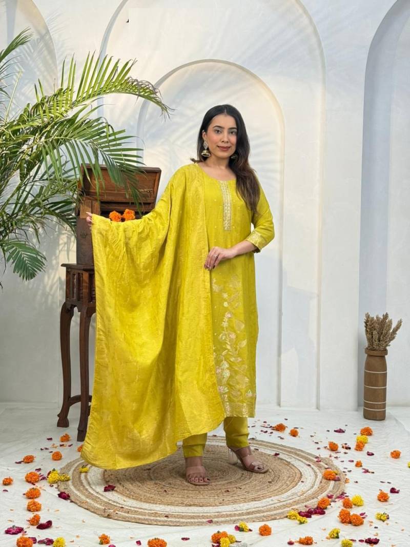 Naisha K 377