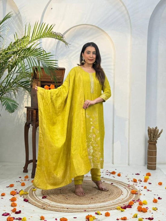 Naisha K 377