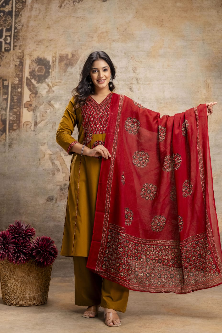 Naisha K 549