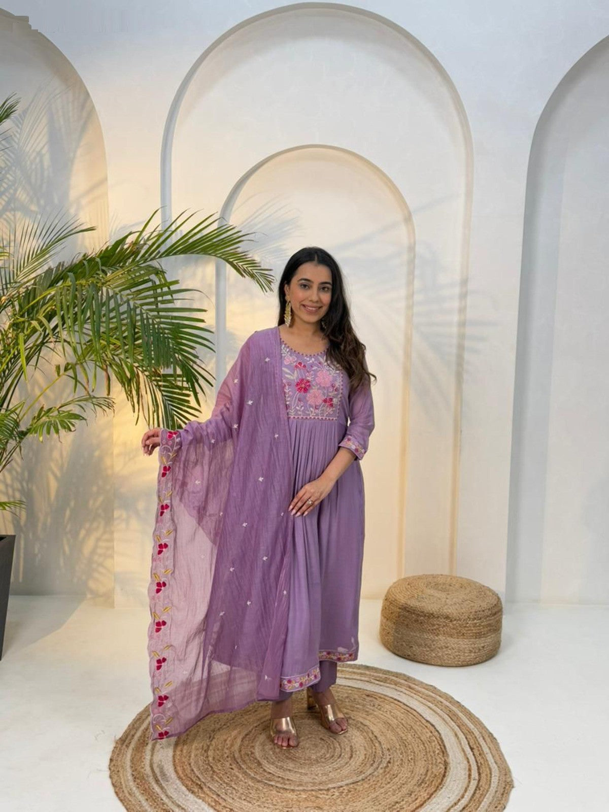 Naisha K 571