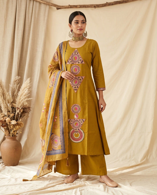 Naisha K 996 Dhabu Cotton Embroidered Kurti Pant Dupatta Set - Amrah Wholesale