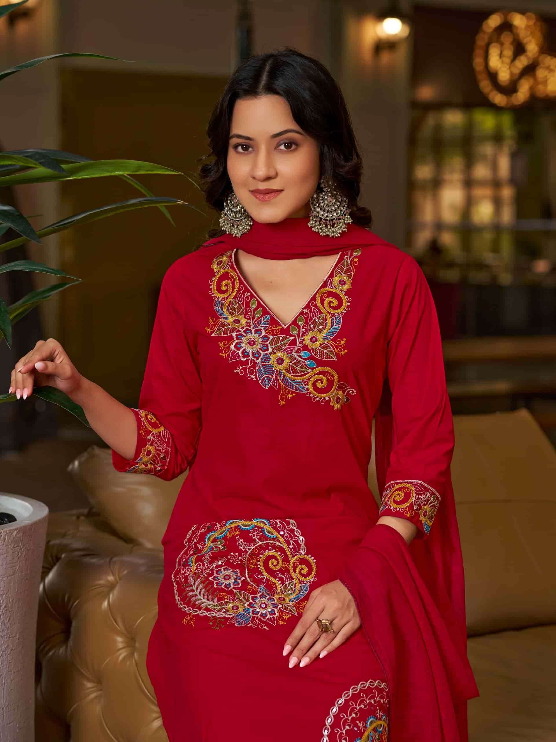 Pirohi Mahek Pure Cotton Embroidered Kurti Pant Dupatta Set