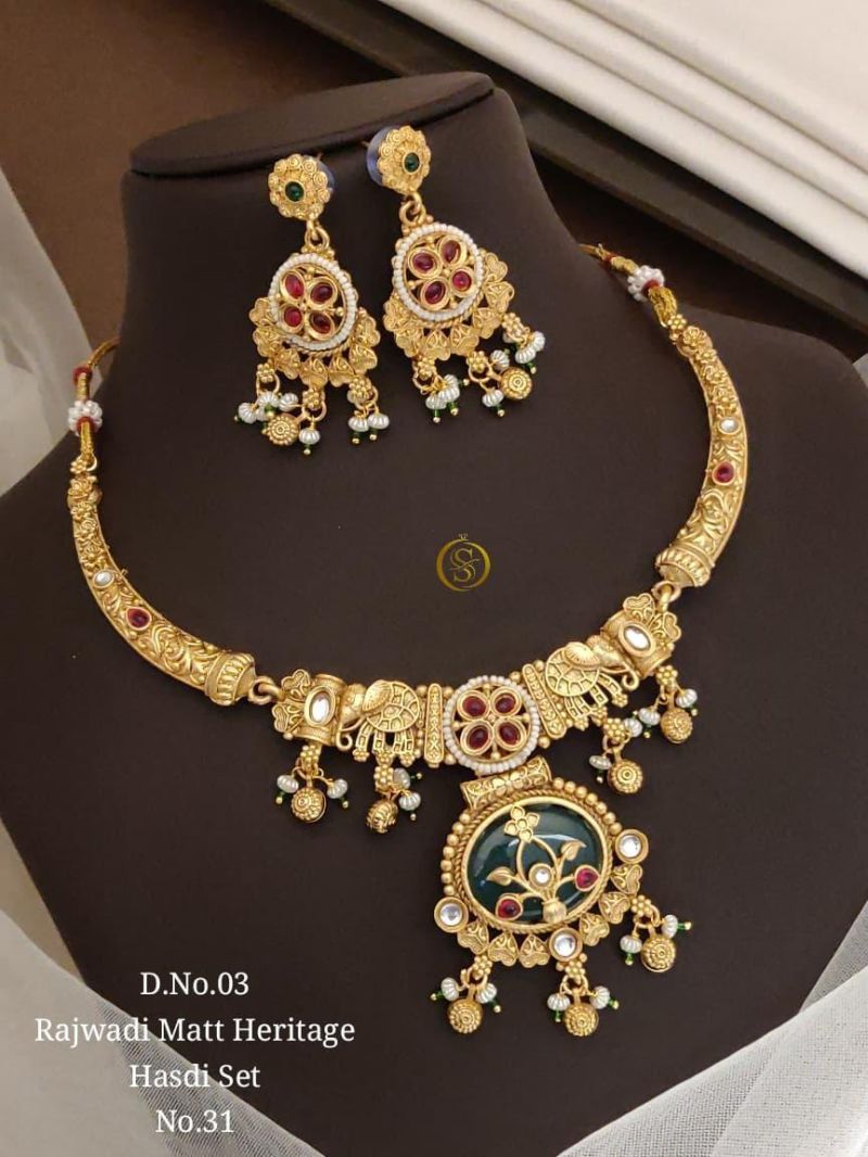 Rajwadi Matt Heritage Hasdi Set 1 Antique Necklace