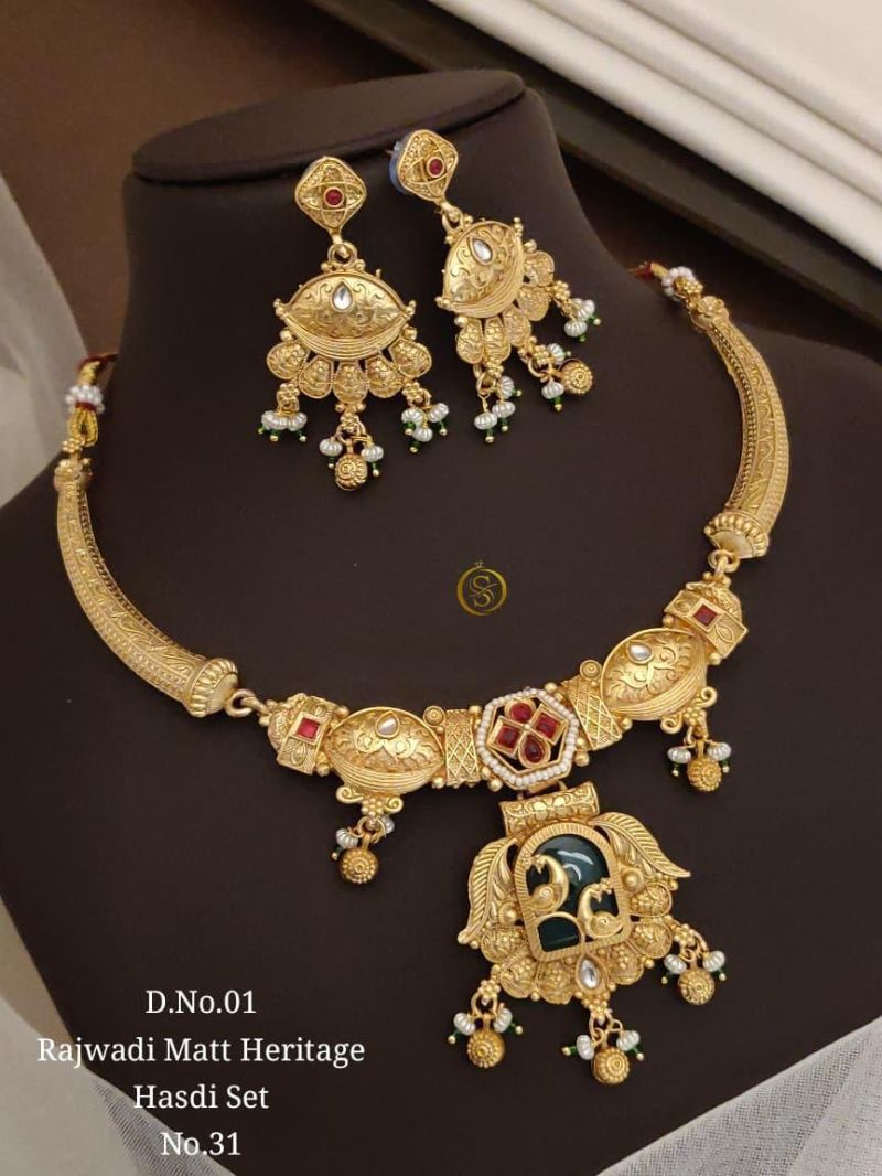 Rajwadi Matt Heritage Hasdi Set 1 Antique Necklace