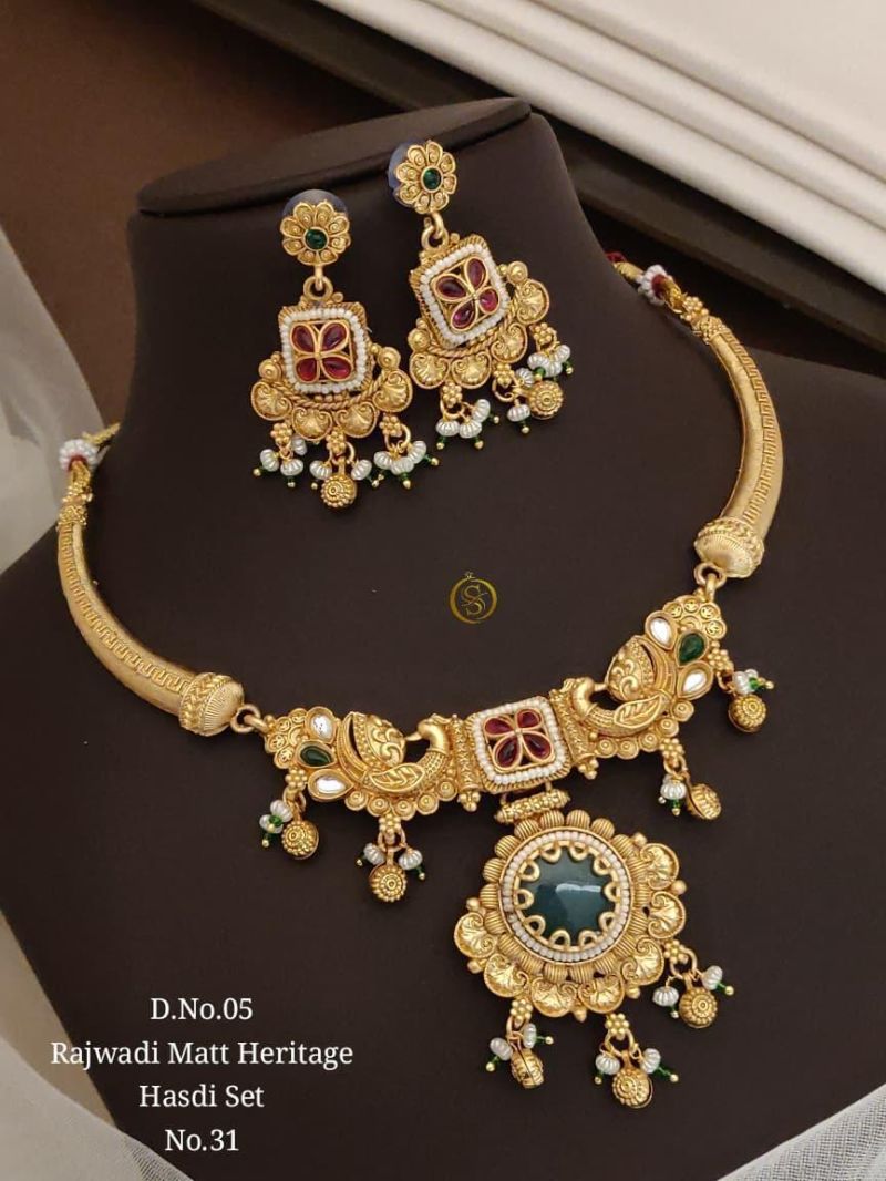 Rajwadi Matt Heritage Hasdi Set 1 Antique Necklace