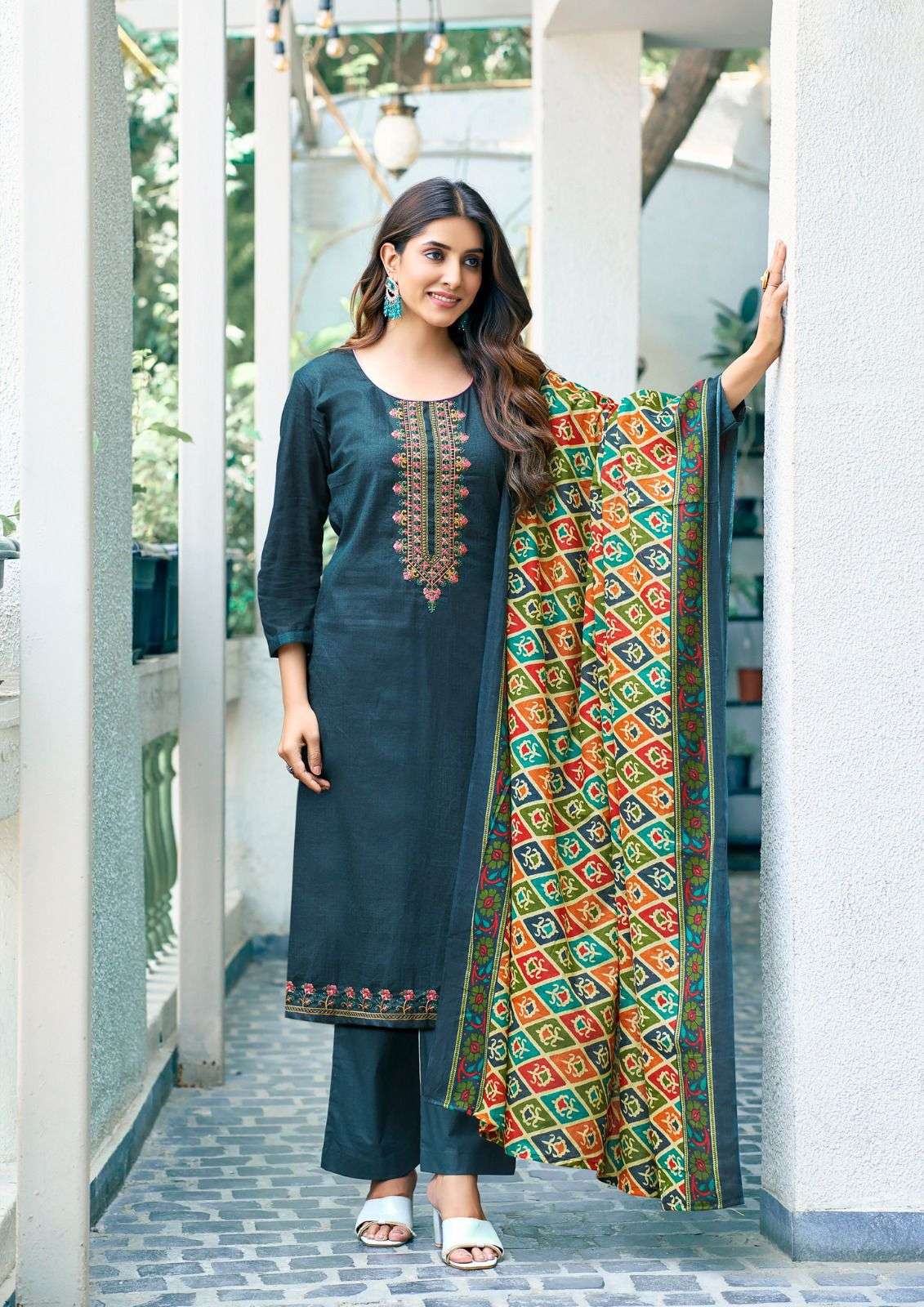 Saanvi Trends Romani
