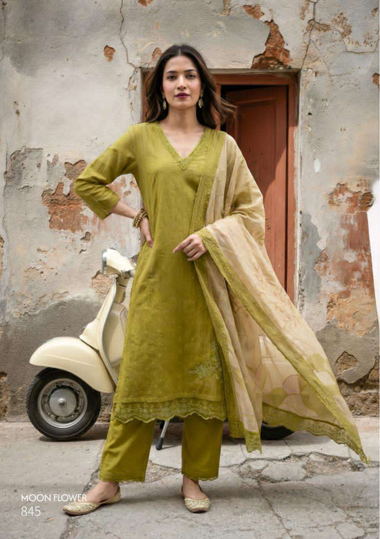 Sahiba Moon Flower