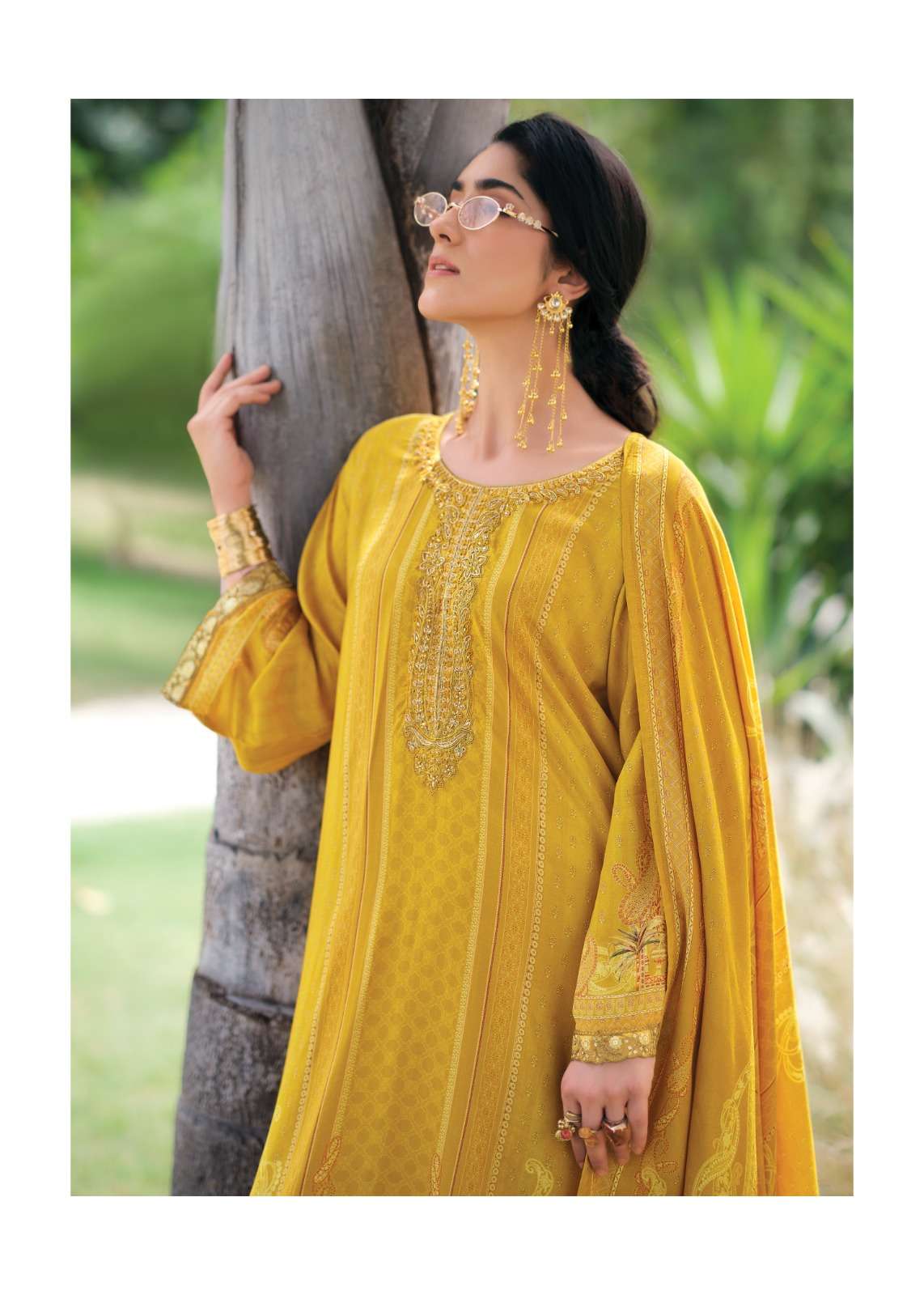 Sanaz Mahira Viscose Muslin Embroidered Dress Material