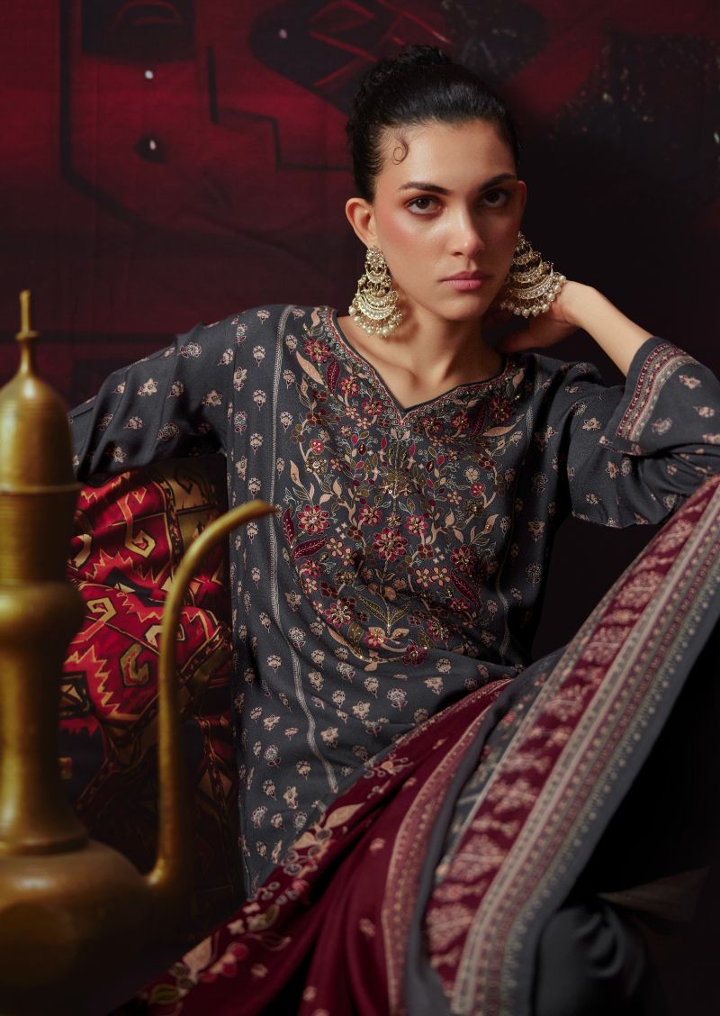 Sanna Khwaab Viscose Pashmina Digital Print Khatli Work Suit