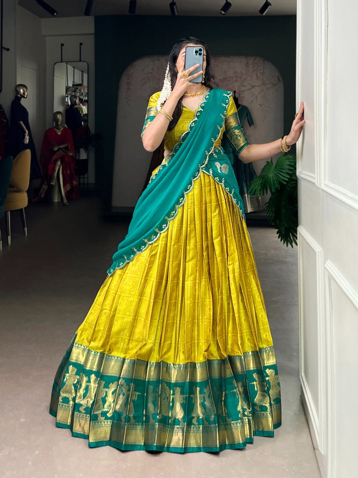 Taraa L 2028 Lehenga Wholesale Catalogue - Amrah Wholesale