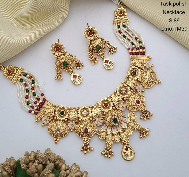 Task Polish Necklace 1