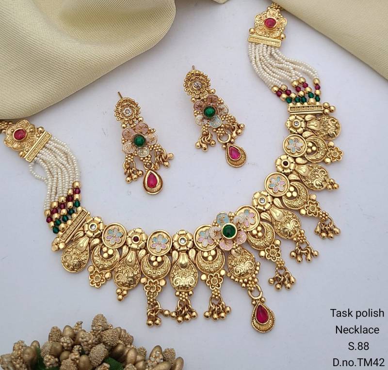 Task Polish Necklace 1