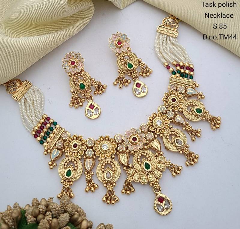 Task Polish Necklace 1