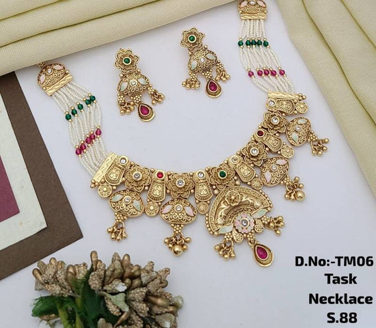 Task Polish Necklace 1