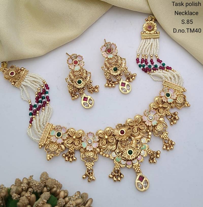 Task Polish Necklace 1