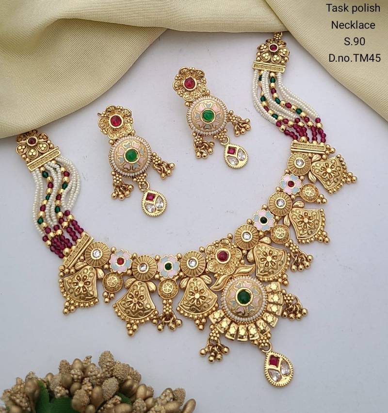 Task Polish Necklace 2