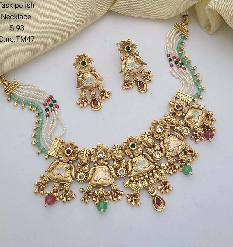 Task Polish Necklace 2