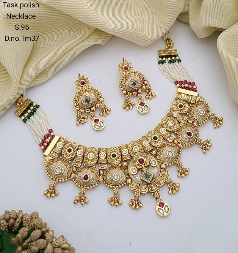 Task Polish Necklace 3