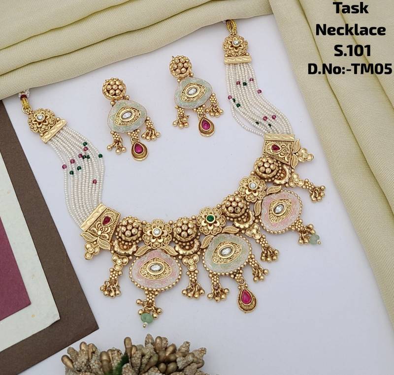 Task Polish Necklace 4