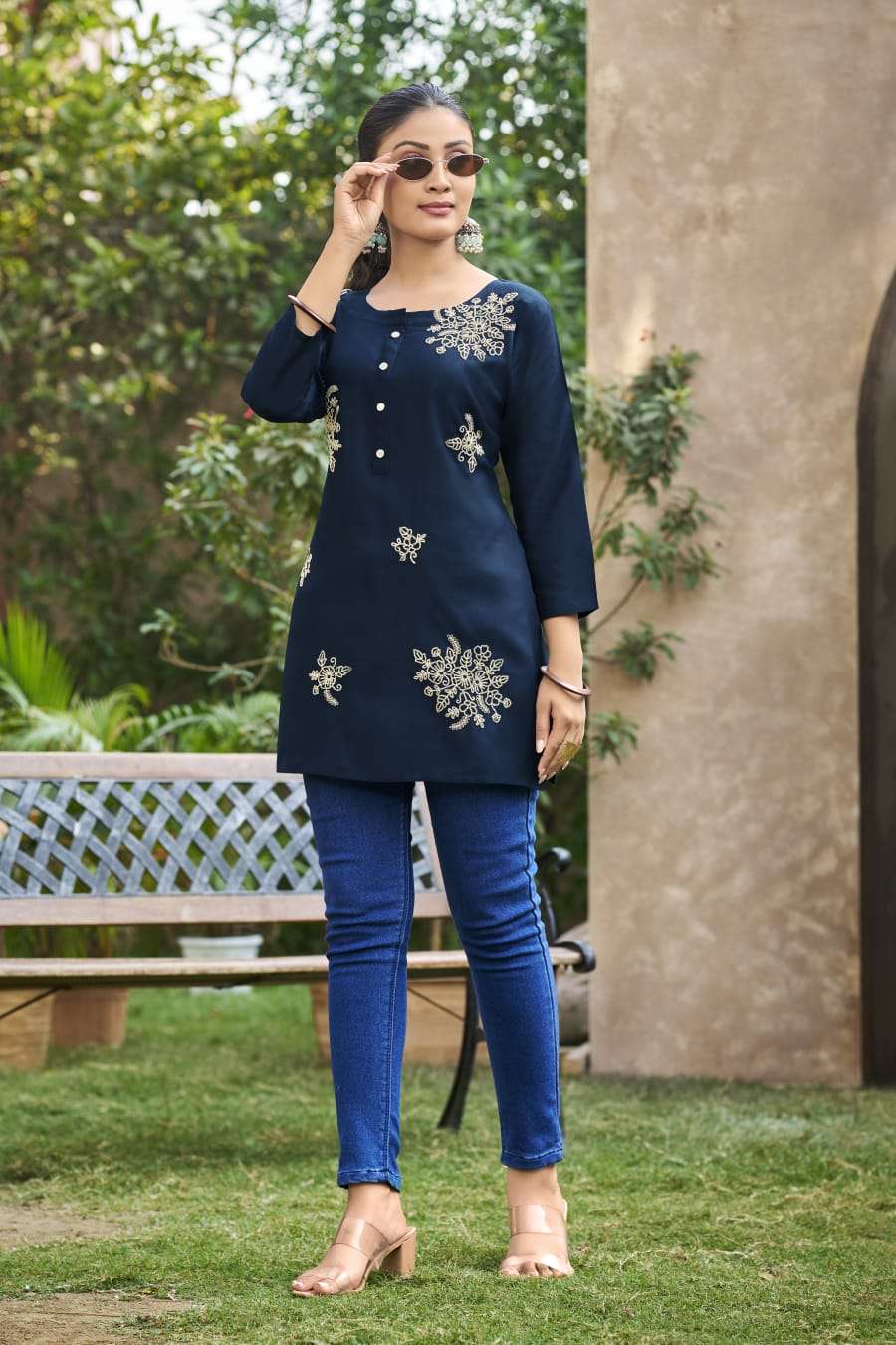 Tips And Tops Rose - Amrah Wholesale