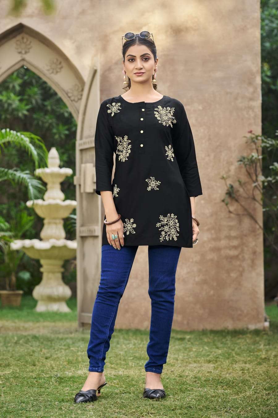 Tips And Tops Rose - Amrah Wholesale